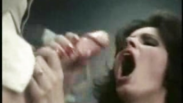 Наивната јапонска тинејџерка Марика добива ебана нејзината грабна и шупак прст