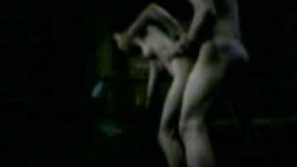 Курчката Кристен Скот учествува во луд групен секс пред нејзиниот кукав БФ